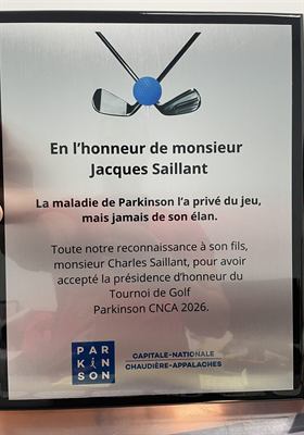 Plaque noire à panneau d’aluminium illustrée de deux bâtons de golf croisés et d’une balle bleue, pour un tournoi-bénéfice